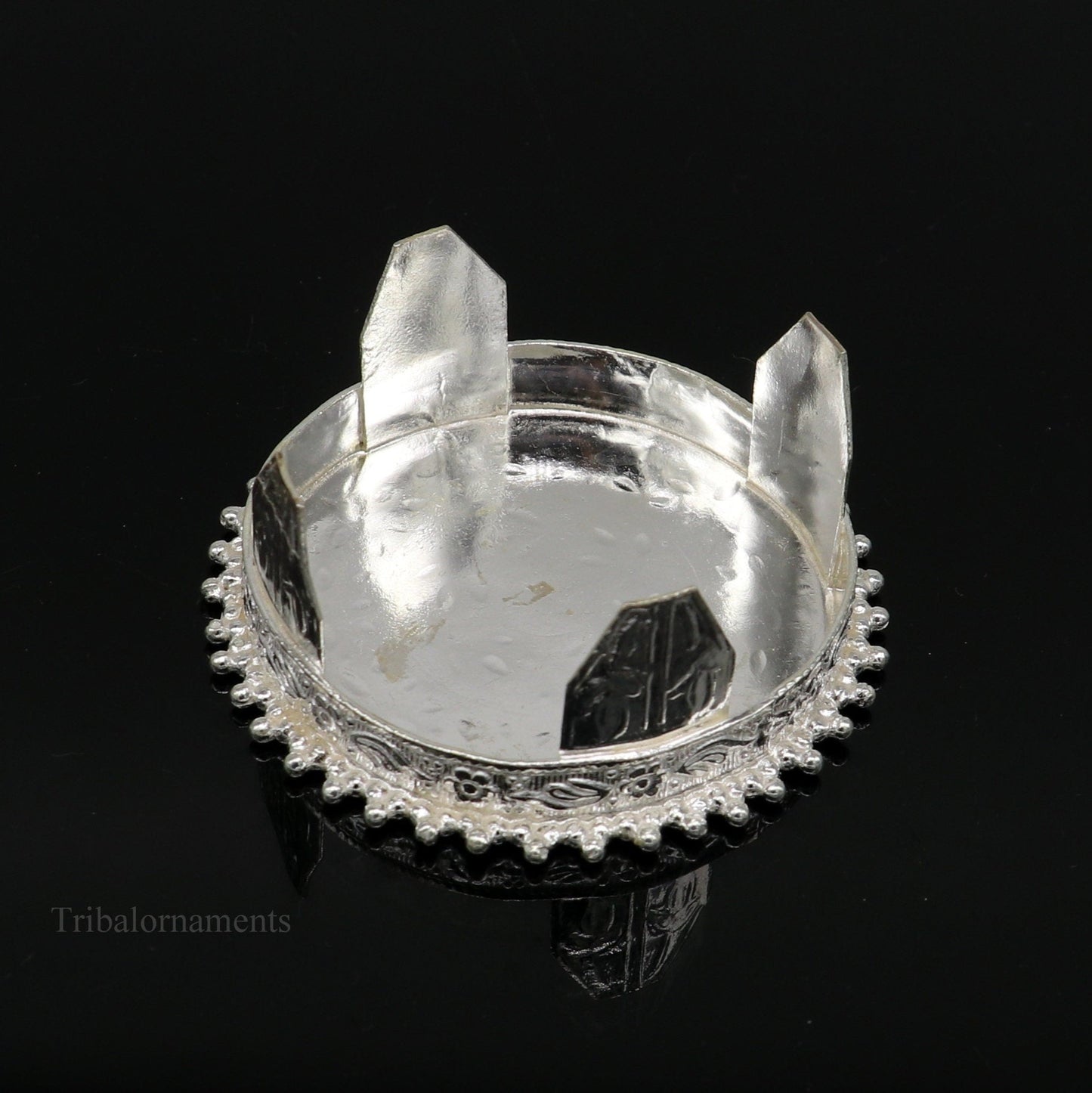 Vintage design Sterling silver handmade customize small round shape table/bazot/chouki, excellent home puja utensils temple art su429 - TRIBAL ORNAMENTS