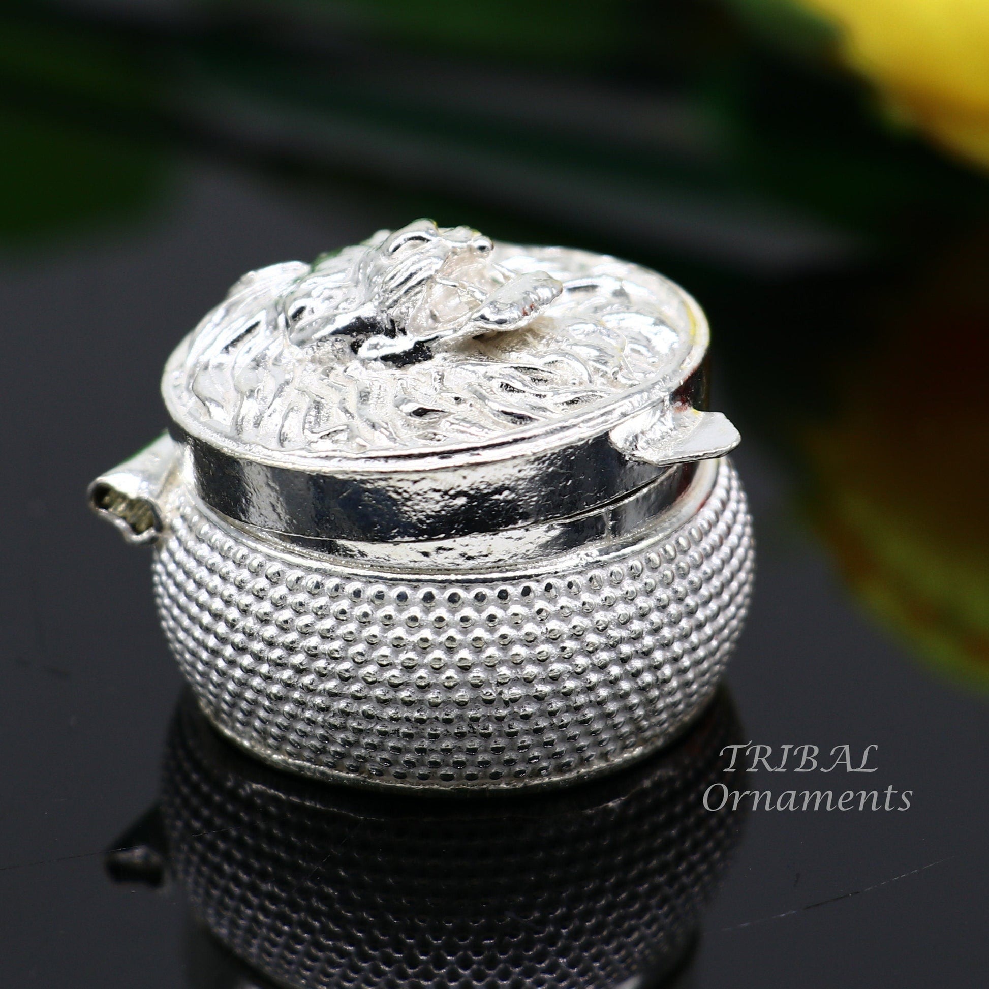 Vintage lion design Sterling silver handmade trinket box, eye kajal box, kumkum box, sindur box, best brides gift stb380 - TRIBAL ORNAMENTS