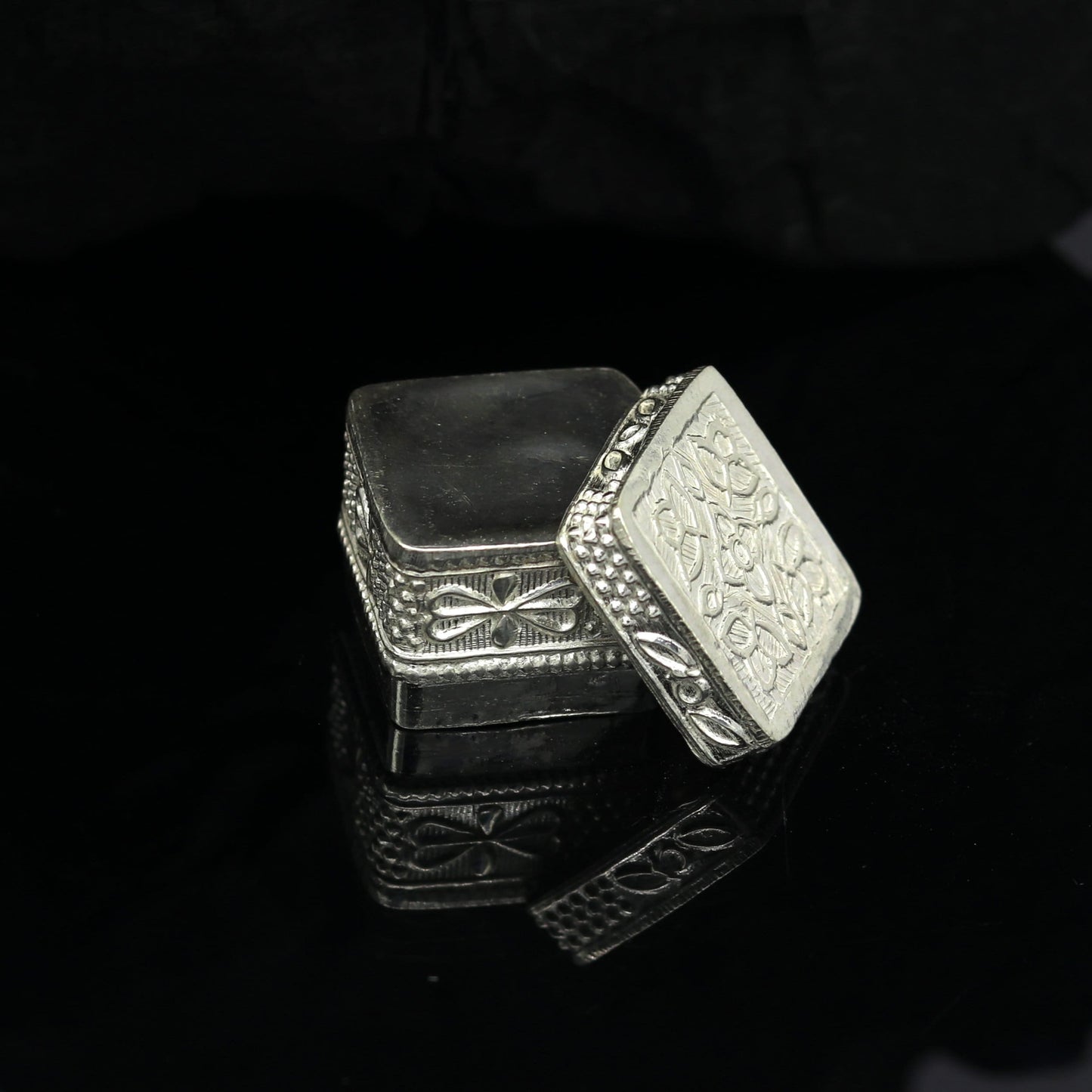 Vintage-style small sterling silver bridal queen trinket box with intricate detailing, perfect for jewelry or eye kajal storage.