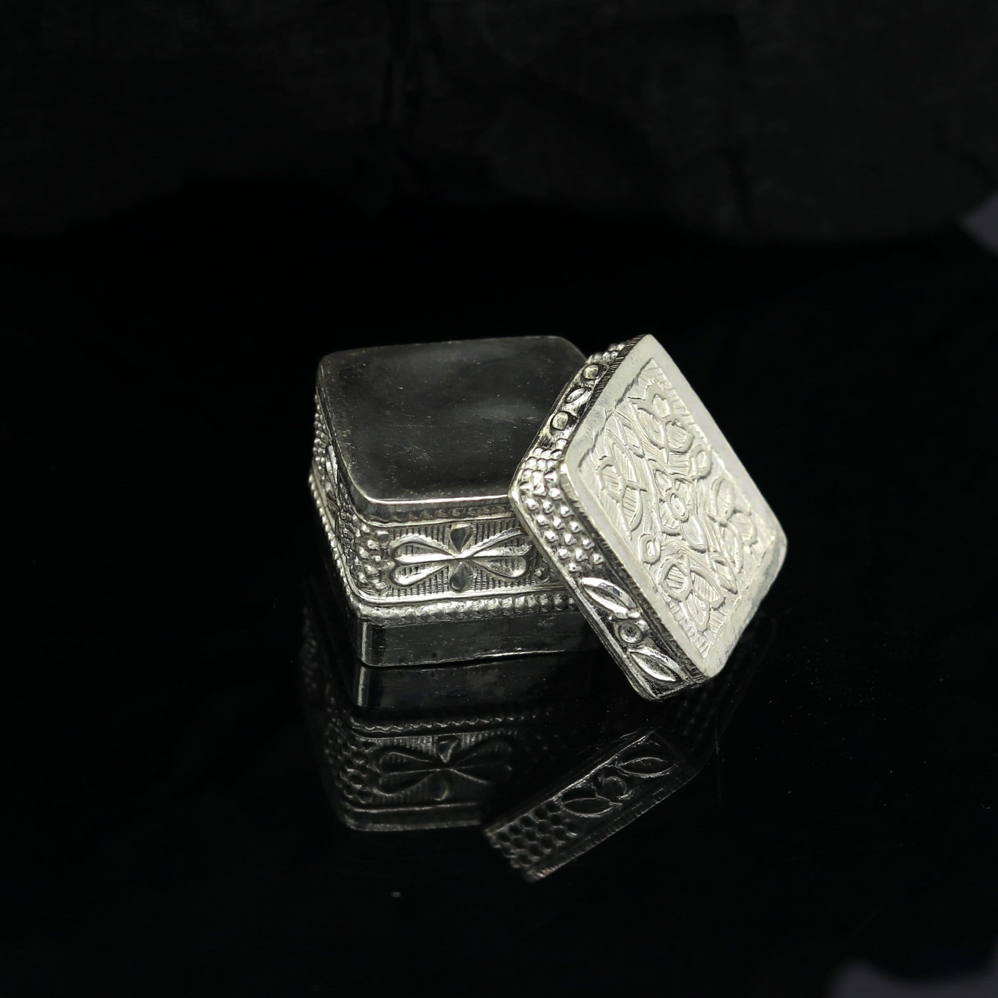 Vintage-style small sterling silver bridal queen trinket box with intricate detailing, perfect for jewelry or eye kajal storage.