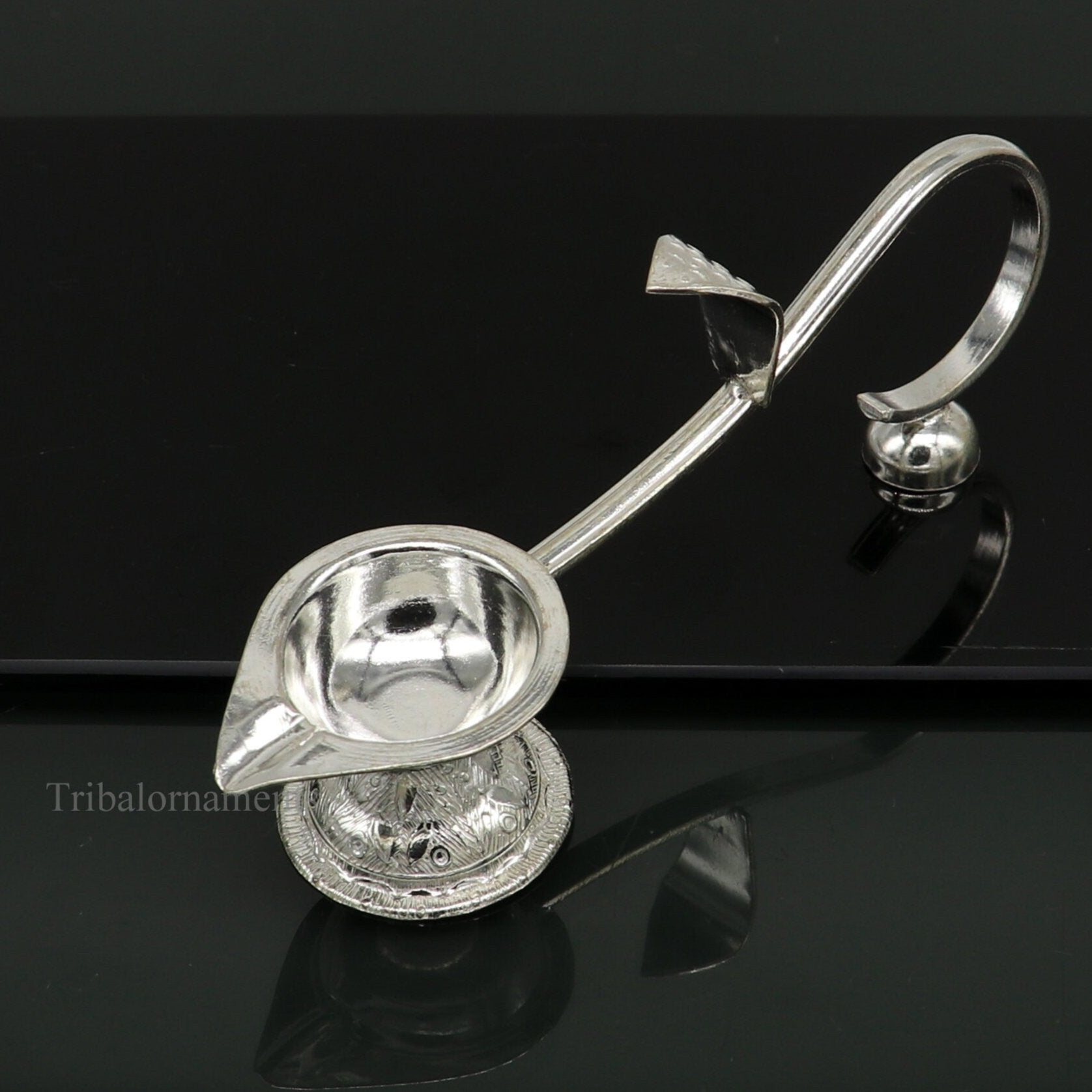 Vintage style solid Sterling silver handmade single deepak oil lamp Aarti lamp, amazing handcrafting work  decor temple art figurine su435 - TRIBAL ORNAMENTS