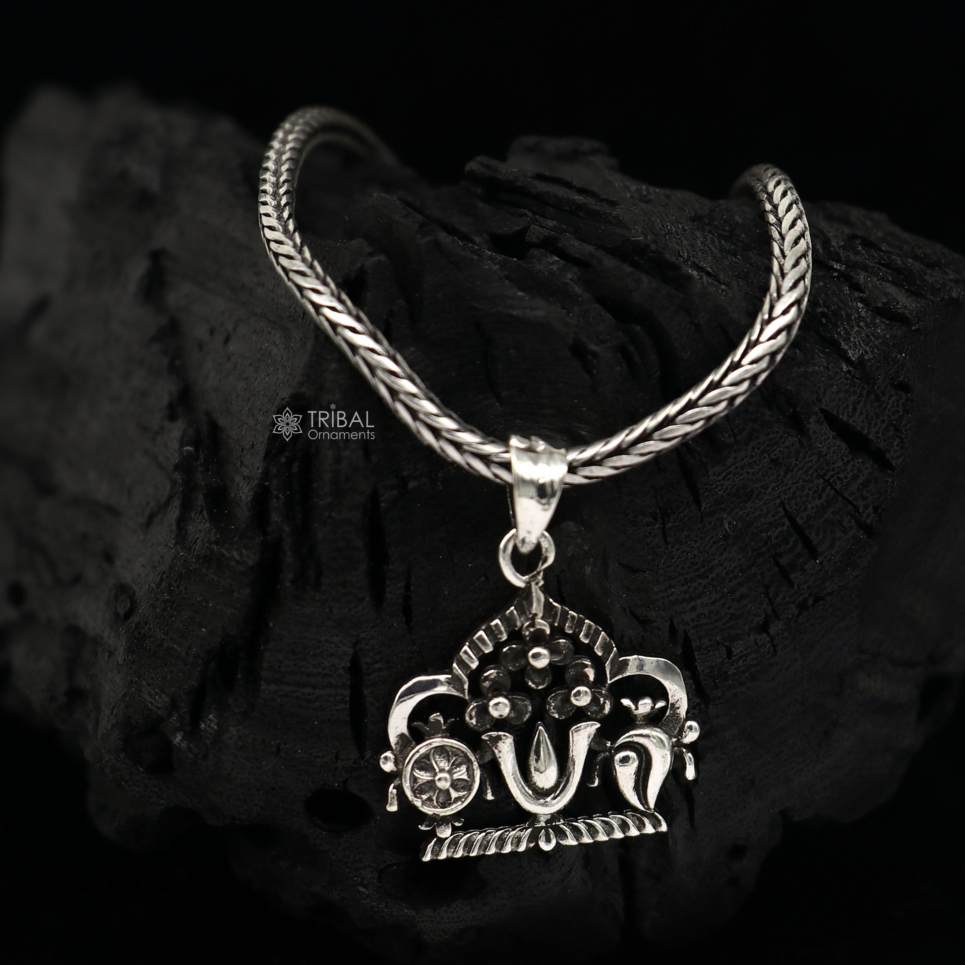 925 silver Swaminarayan pendant with wheat chain necklace, unisex divine jewelry, tribal ornaments design, perfect for gifting.