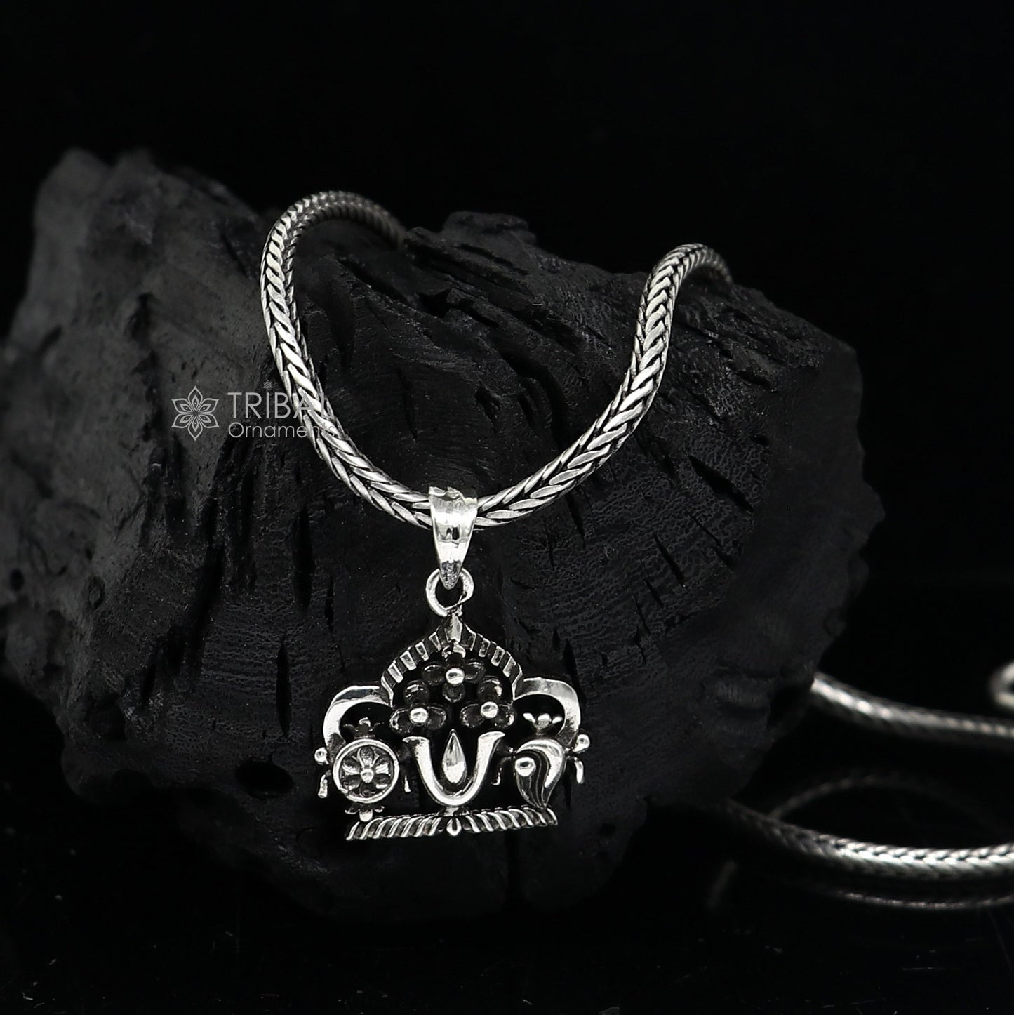 925 silver Swaminarayan pendant with wheat chain, unisex divine jewelry, delicate tribal ornaments necklace, ideal for gifting.