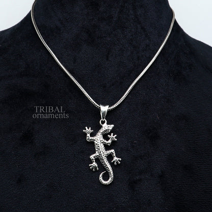 Sterling silver Lizard pendant by TRIBAL ORNAMENTS featuring a handmade, attractive design, perfect for gifting jewelry.
