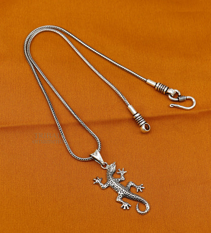 925 sterling silver lizard design pendant by TRIBAL ORNAMENTS, handmade jewelry with attractive intricate detailing.