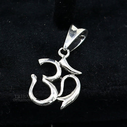 Sterling silver Aum OM pendant by TRIBAL ORNAMENTS, handmade unisex Hindu mantra jewelry, stylish personalized tribal pendant.