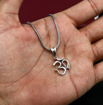 925 sterling silver mantra 'Aum' OM pendant, unisex handmade Hindu jewelry, tribal style, personalized silver pendant.
