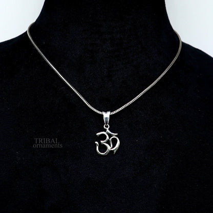Sterling silver Aum OM pendant from TRIBAL ORNAMENTS, handmade unisex Hindu mantra jewelry with tribal design.