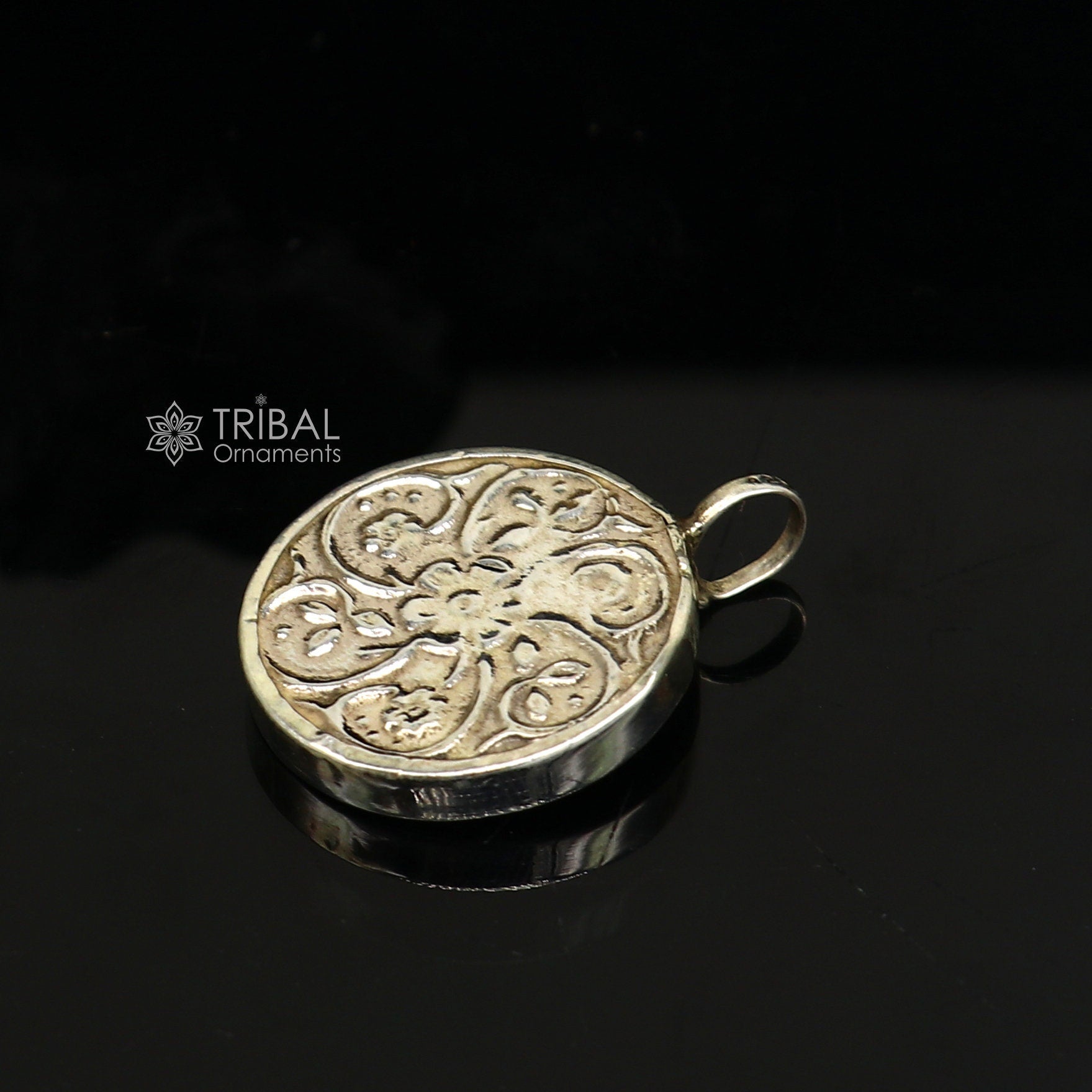 925 sterling silver Ganesha pendant featuring a divine idol design, handmade tribal jewelry suitable for unisex gifting.