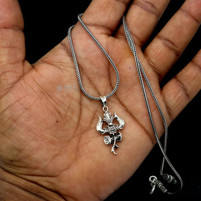 925 sterling silver Lord Shiva trident pendant with vintage design, detailed god jewelry from Tribal Ornaments.