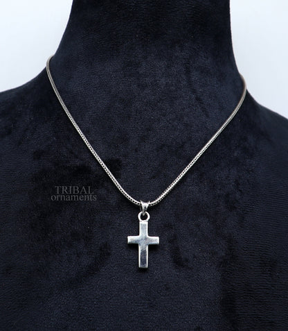 Elegant 925 sterling silver holy cross pendant from TRIBAL ORNAMENTS, stylish unisex jewelry with intricate design from India.