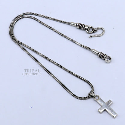 Elegant 925 sterling silver holy cross pendant from Tribal Ornaments, unisex jewelry with a unique design from India.