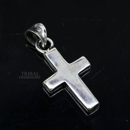 Elegant 925 sterling silver holy cross pendant from TRIBAL ORNAMENTS, stylish unisex jewelry with unique design from India.