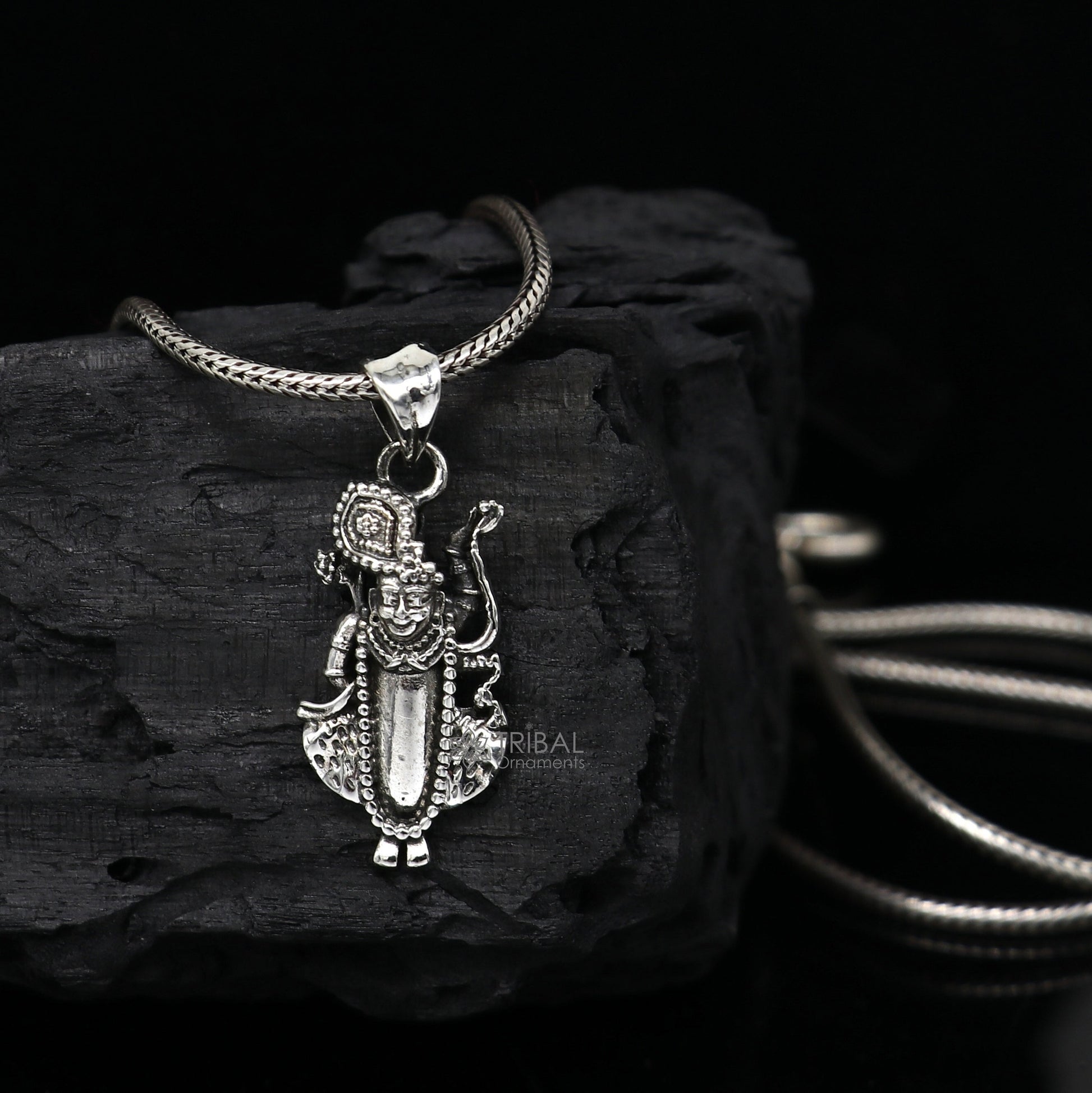 Small Lord Krishna Goverdhan pendant in 925 sterling silver, featuring intricate detail, symbolizing love and wisdom, unisex spiritual gift