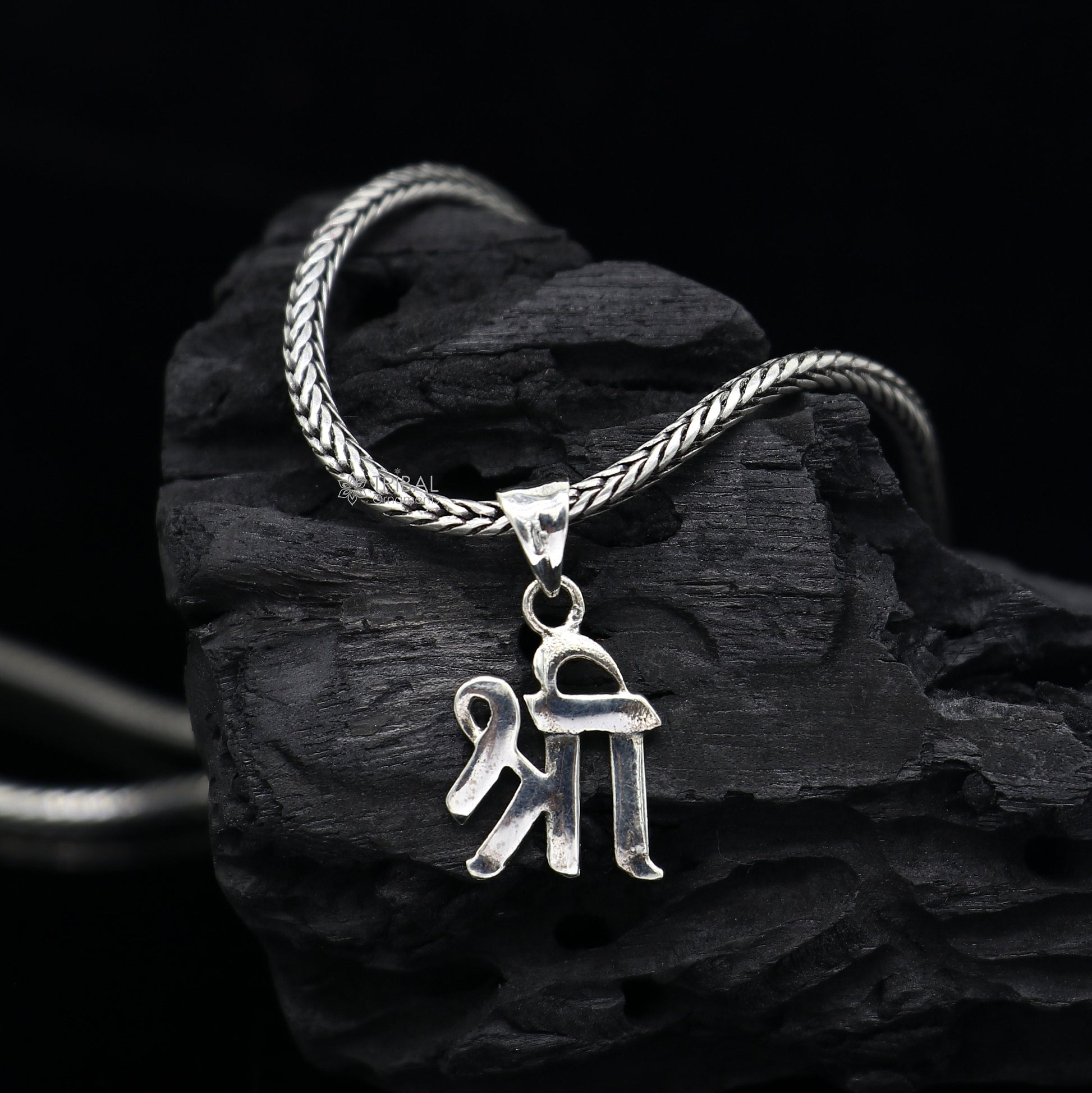 925 sterling silver Hindu "Shree" pendant, unisex divine jewelry with powerful Shree symbol for spiritual and cultural expression.