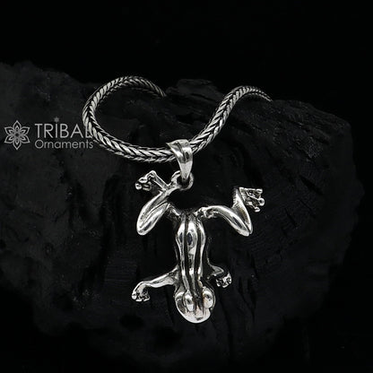 Sterling silver frog pendant on wheat chain necklace, unisex tribal ornament jewelry, unique design, perfect for gifting.