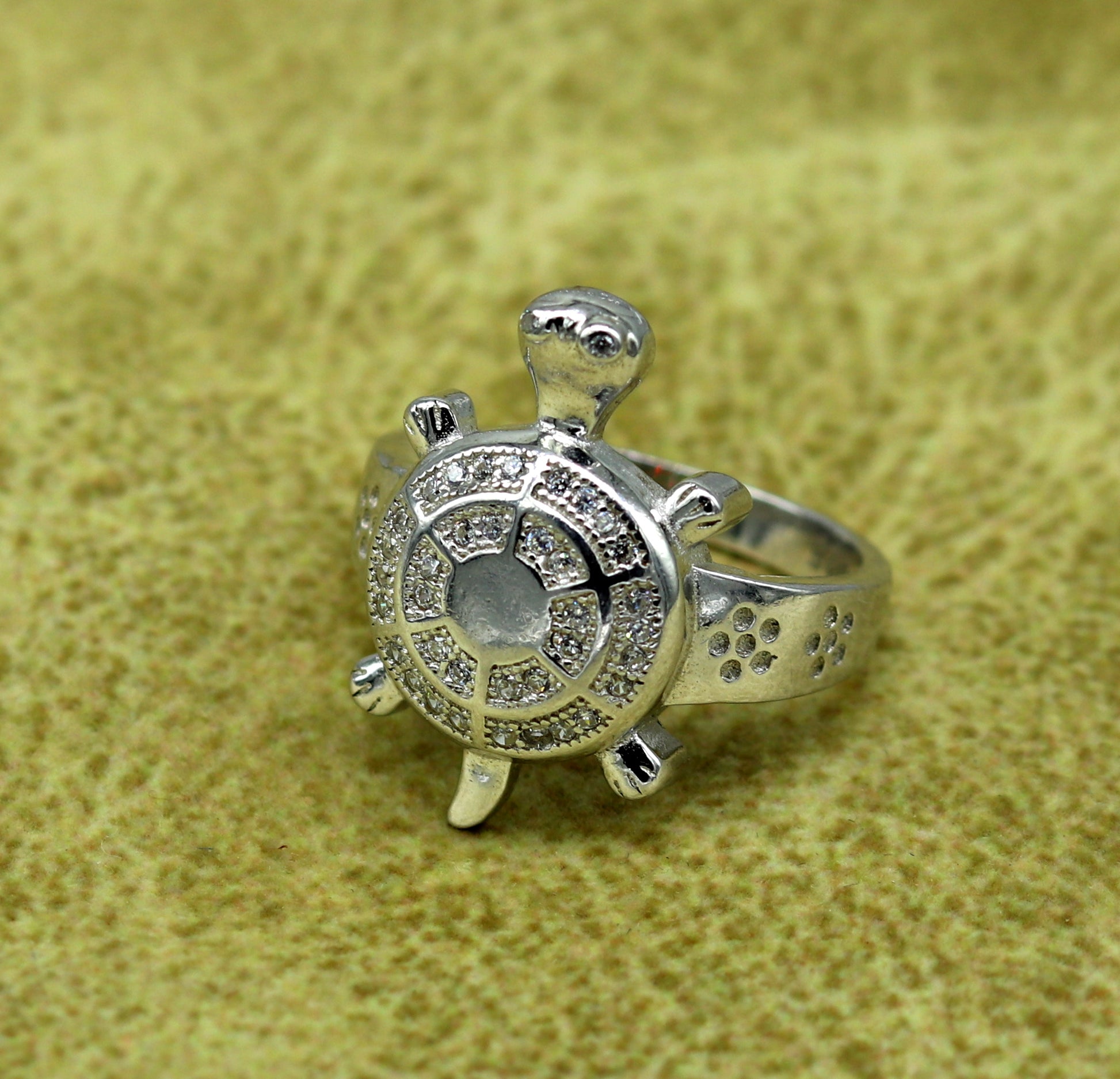 Sterling silver tortoise ring with AD stone, stylish unisex design, intricate pattern, crafted by Tribal Ornaments.