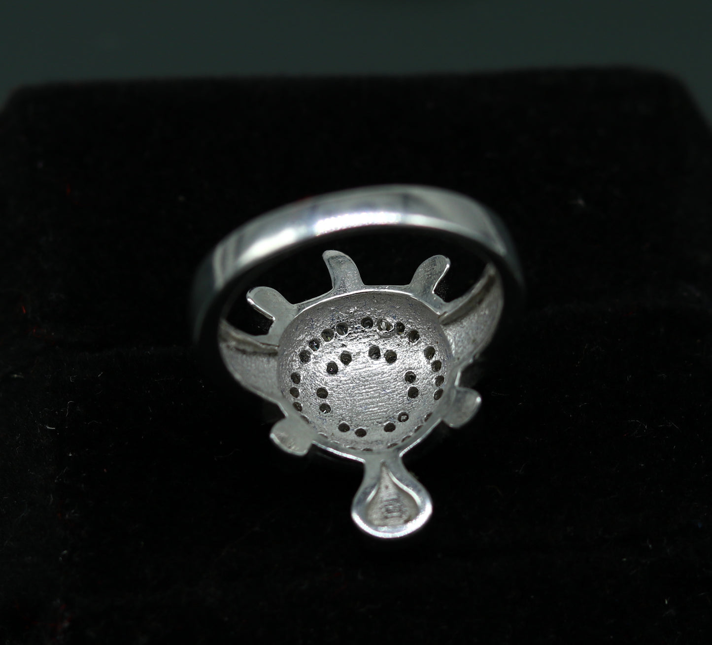 Sterling silver tortoise ring with AD stone, stylish unisex design, intricate pattern, crafted by Tribal Ornaments.