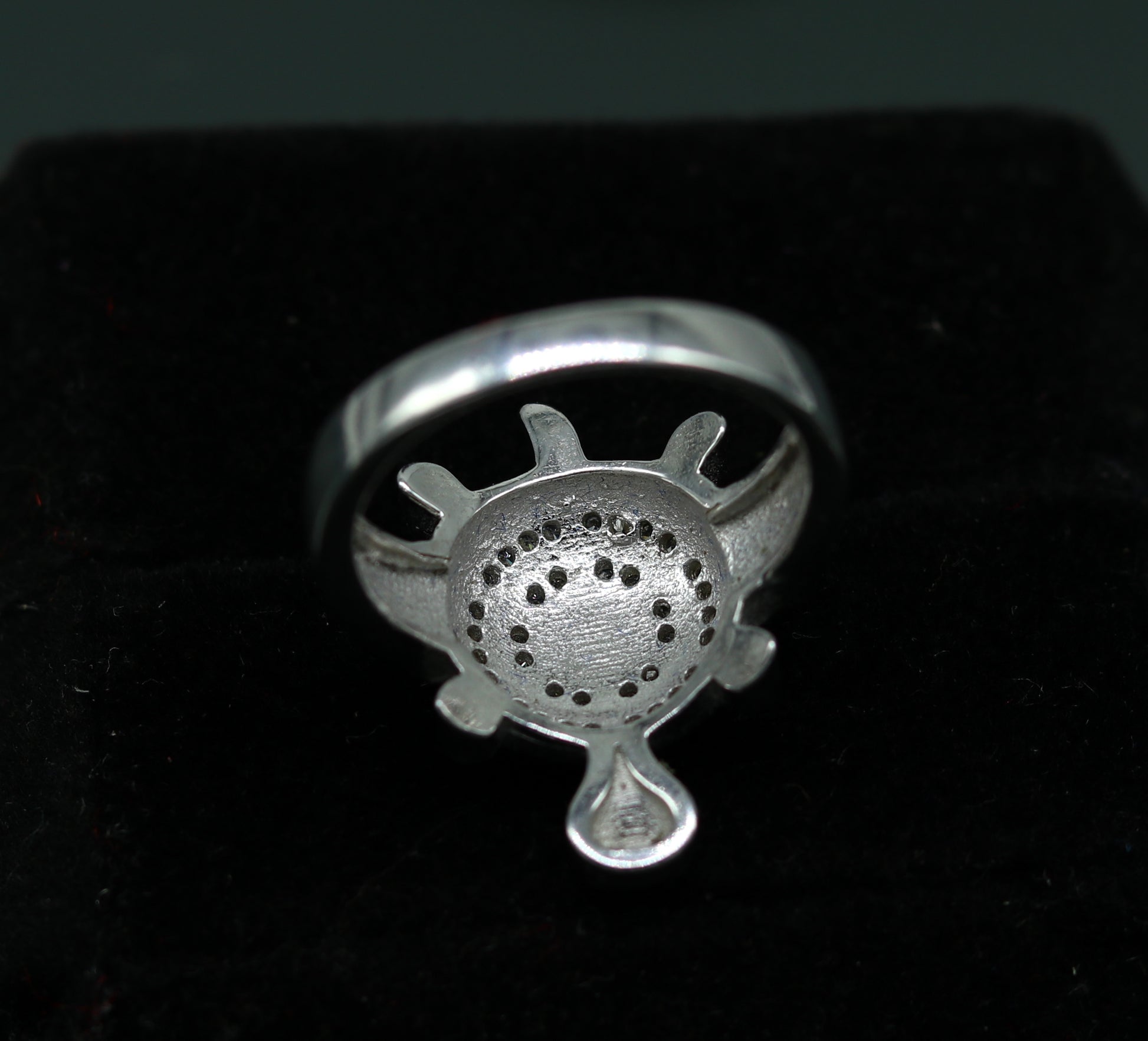 Sterling silver tortoise ring with AD stone, stylish unisex design, intricate pattern, crafted by Tribal Ornaments.