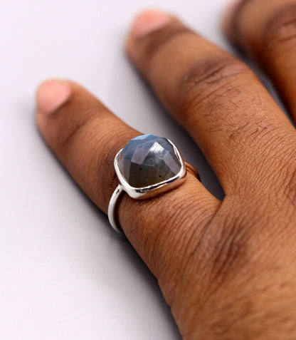 925 sterling silver unisex band ring with vibrant blue fire labradorite stone from Tribal Ornaments.