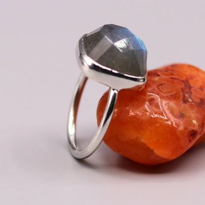 Unisex 925 sterling silver band ring with vibrant blue fire labradorite stone, crafted by Tribal Ornaments.