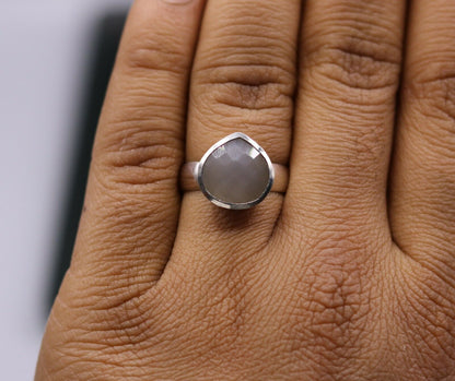 925 sterling silver unisex aqua chalcedony jadau ring with band design, featuring a vibrant blue gemstone for elegant gifting.