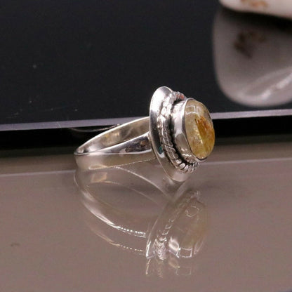 925 sterling silver unisex ring with intricate jadau stone design, featuring detailed craftsmanship and a stylish band.