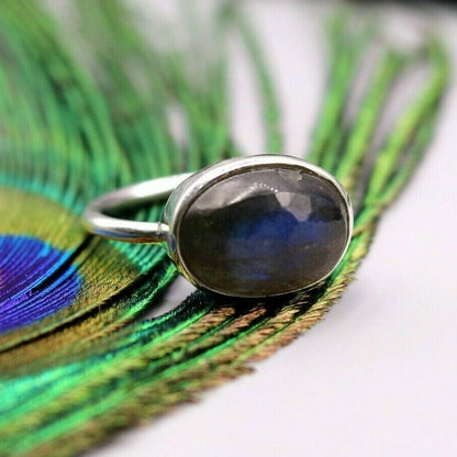 Unisex silver ring with an excellent blue fire labradorite stone set in a 925 solid silver band.