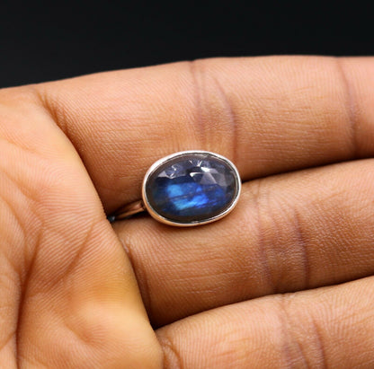 Unisex silver ring with an excellent blue fire labradorite gemstone, crafted in 925 solid silver by Tribal Ornaments.