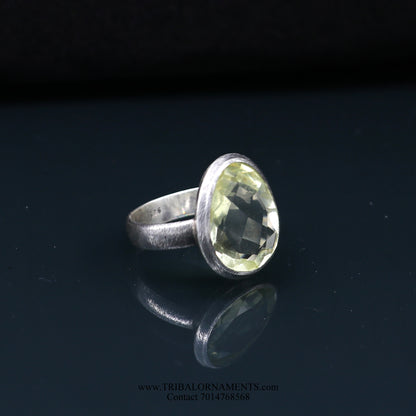 Fabulous labradorite silver unisex ring with antique design by Tribal Ornaments, featuring a polished gemstone and detailed silver band.