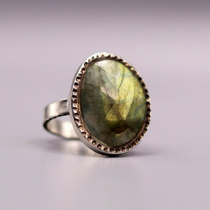 Fabulous labradorite unisex ring with antique 925 silver band, tribal design, ideal as a gift.