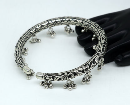 Handmade 925 silver vintage tribal ankle bracelet with oxidized antique design, featuring intricate tribal and ethnic silver jewelry details.