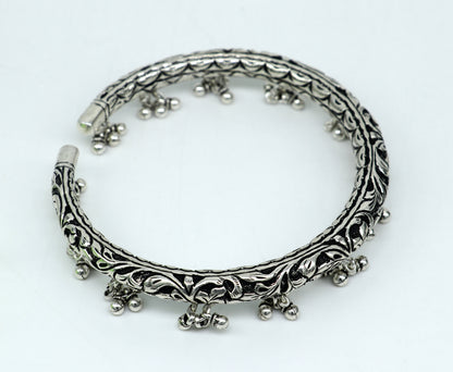 Handmade 925 silver vintage ankle bracelet with oxidized tribal ethnic design, featuring an ornate foot kada style jewelry piece.