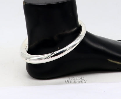 Handmade 925 sterling silver Indian traditional women's foot kada ankle bracelet with plain tribal design and customizable fit.