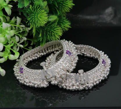 Vintage handmade solid silver anklet with a foot charm, tribal design, ideal for belly dance and Indian bridal jewelry.