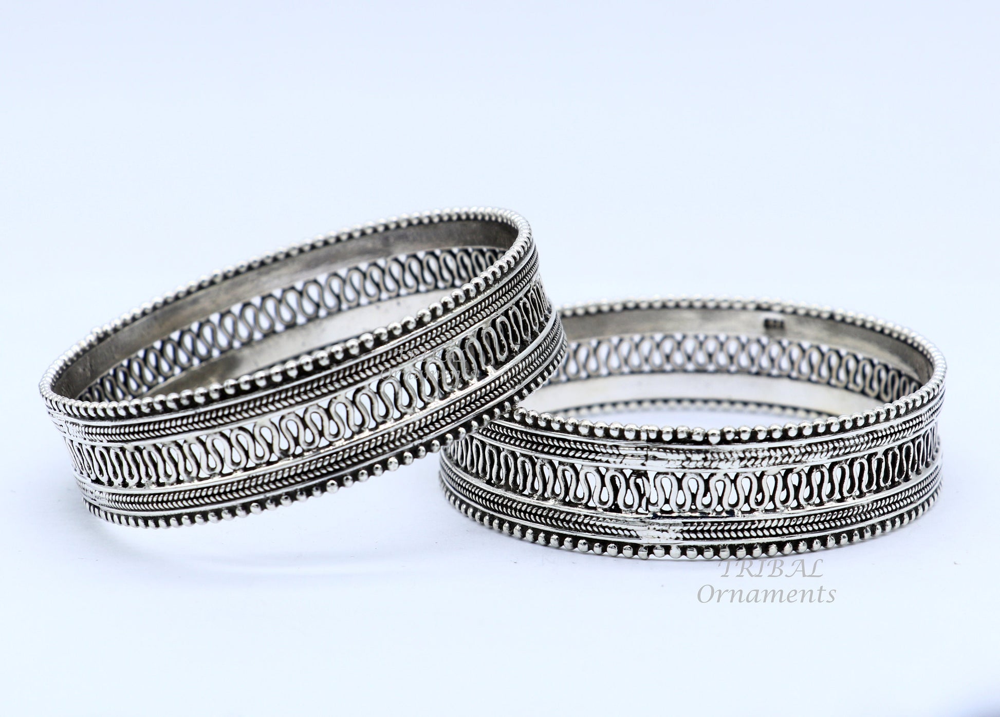 Handmade 925 sterling silver vintage filigree bangle bracelet with tribal ethnic design, ideal for brides and belly dance jewelry.