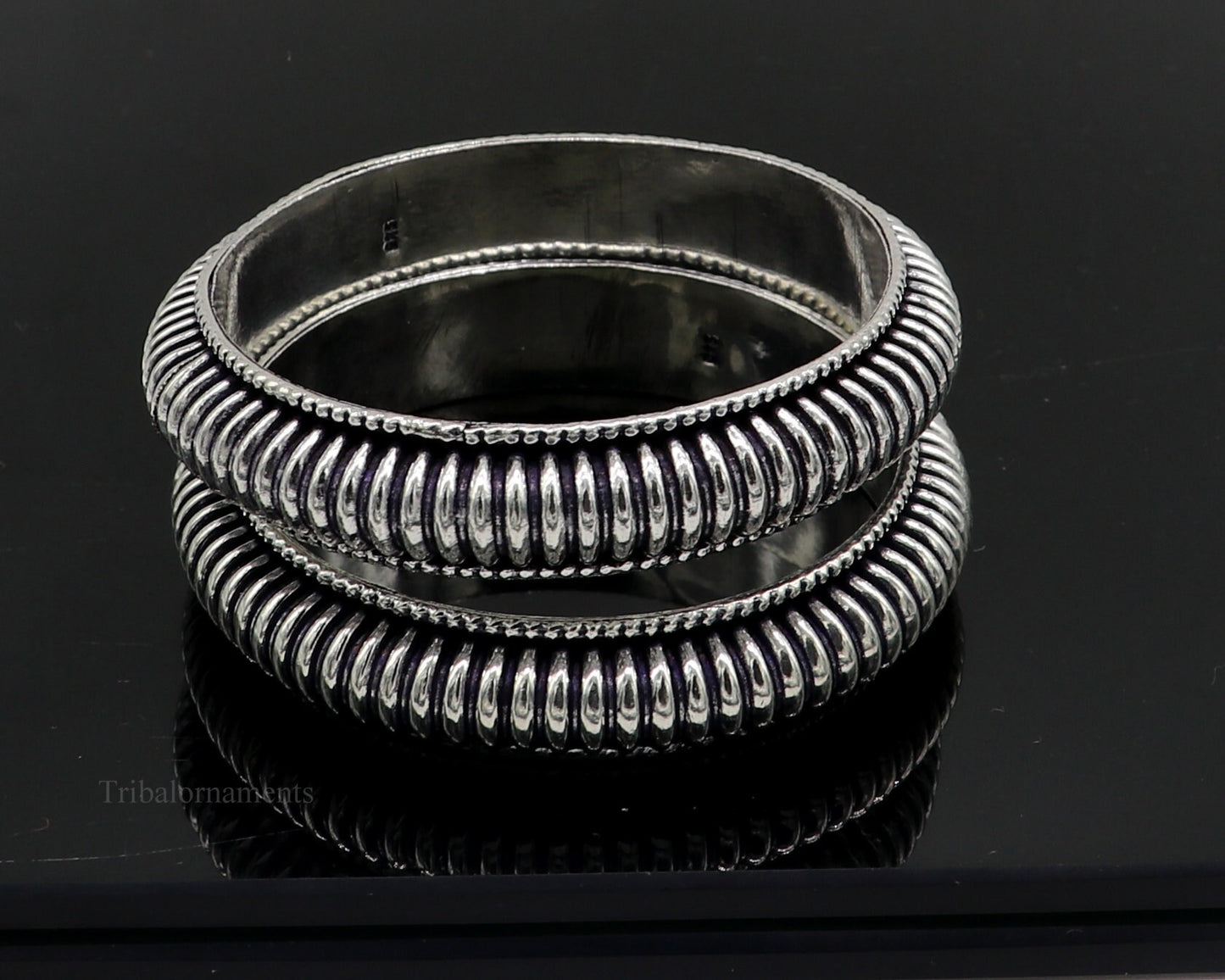 Handmade 925 sterling silver Indian traditional bangle bracelet with vintage tribal design, perfect for brides or gifting.