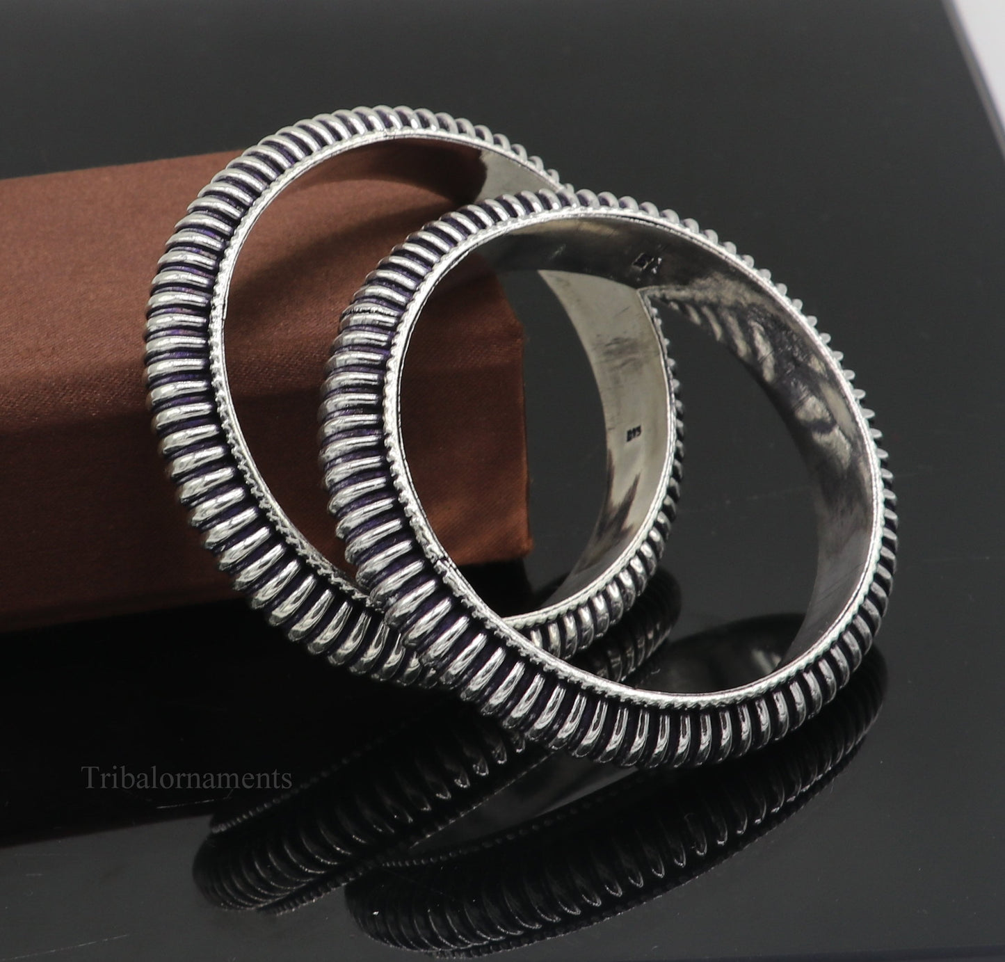 Sterling silver handmade Indian traditional vintage bangle bracelet with tribal design, stylish and suitable for brides or gifting.