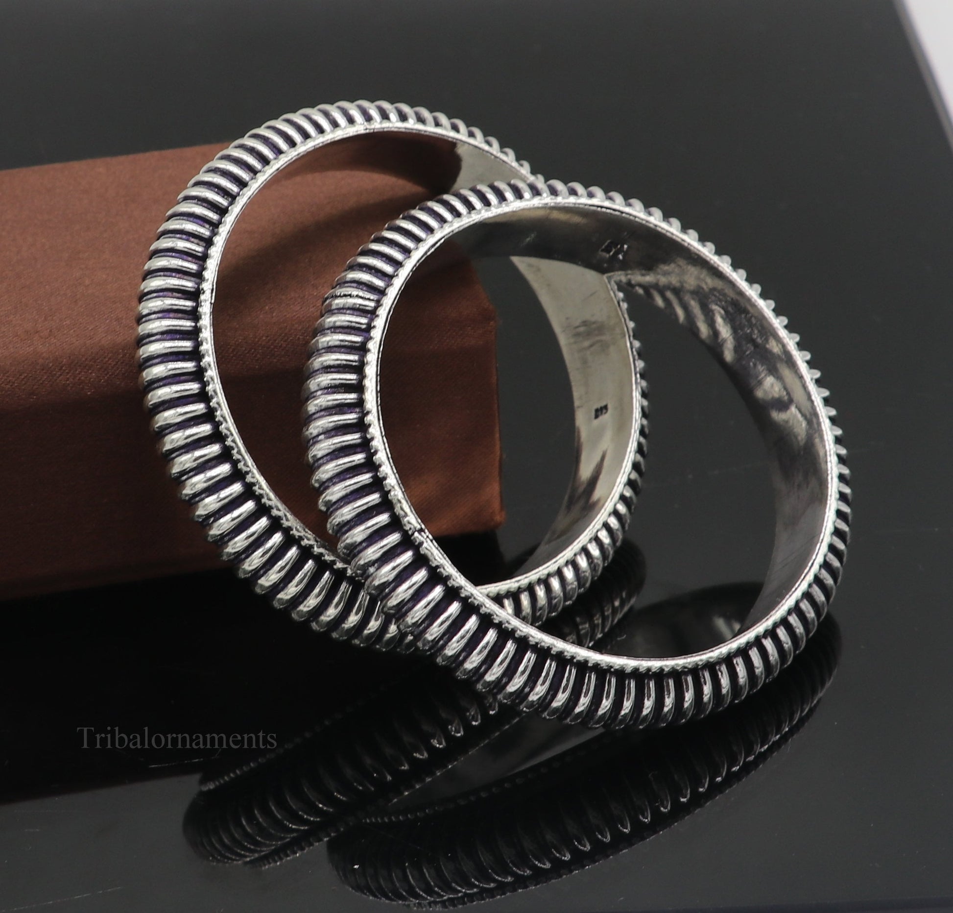 Sterling silver handmade Indian traditional vintage bangle bracelet with tribal design, stylish and suitable for brides or gifting.