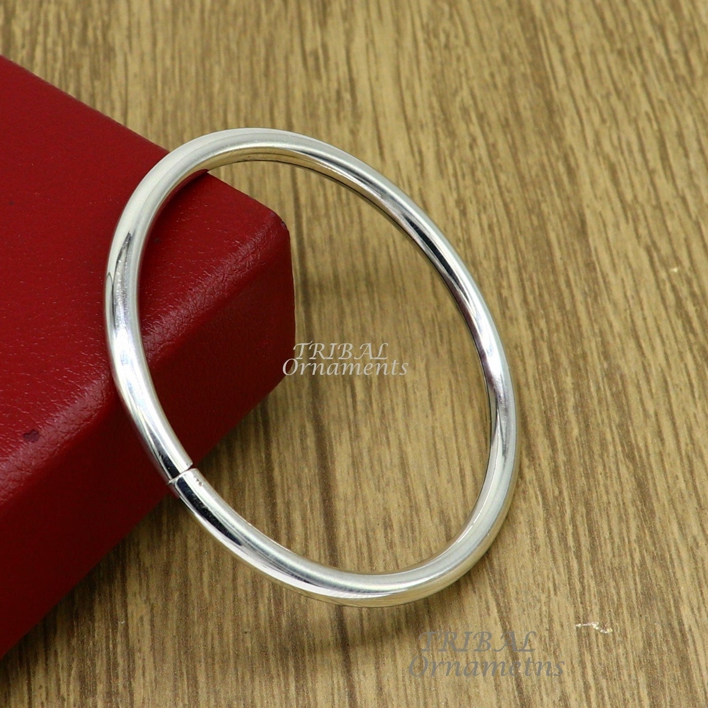Shiny 925 sterling silver handmade unisex bangle bracelet with a plain design, personalized and suitable for gifting.