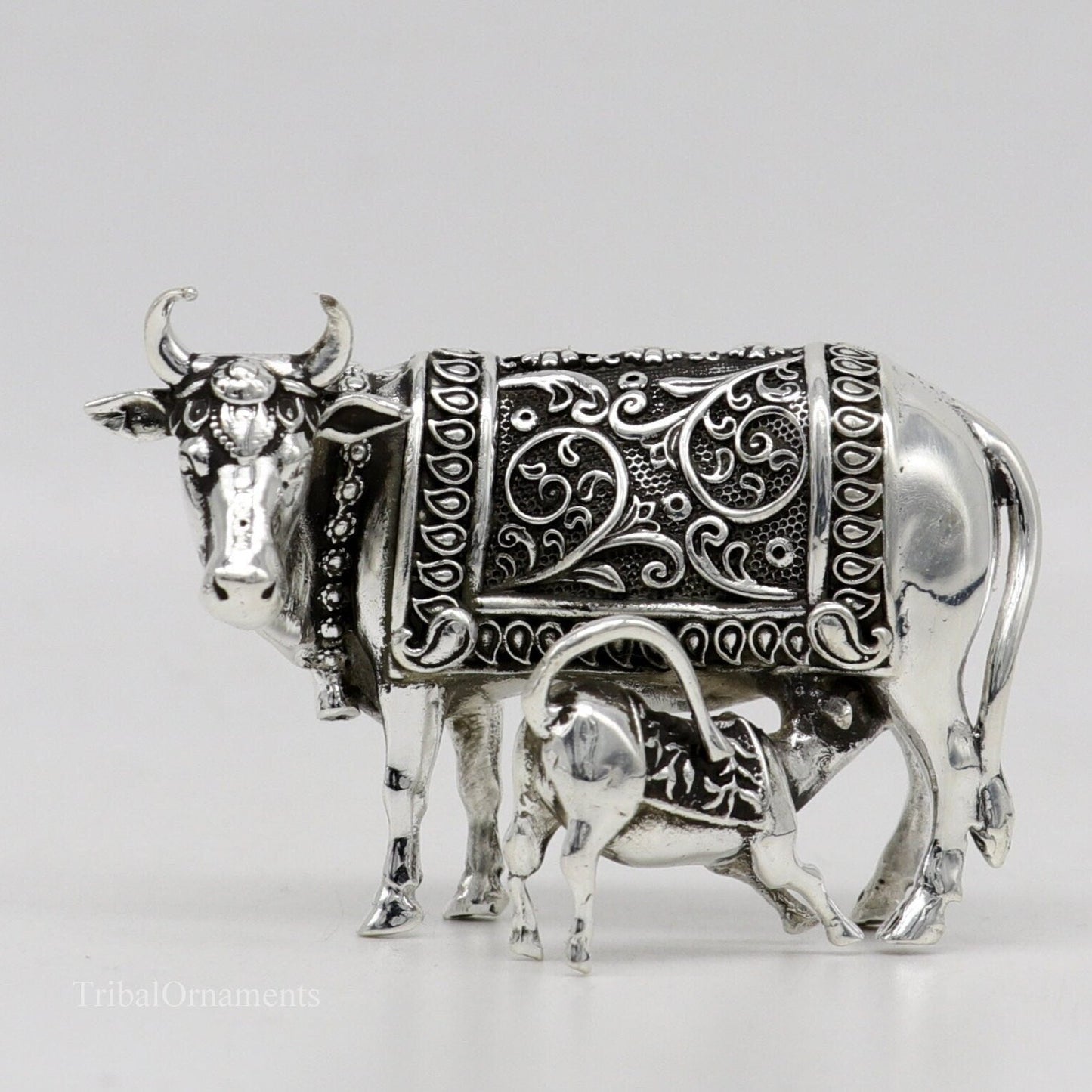 Divine cow with calf 925 sterling silver vintage Nakshi work design Kamdhenu cow, deity's cow, wishing cow, silver worshipping puja art115 - TRIBAL ORNAMENTS