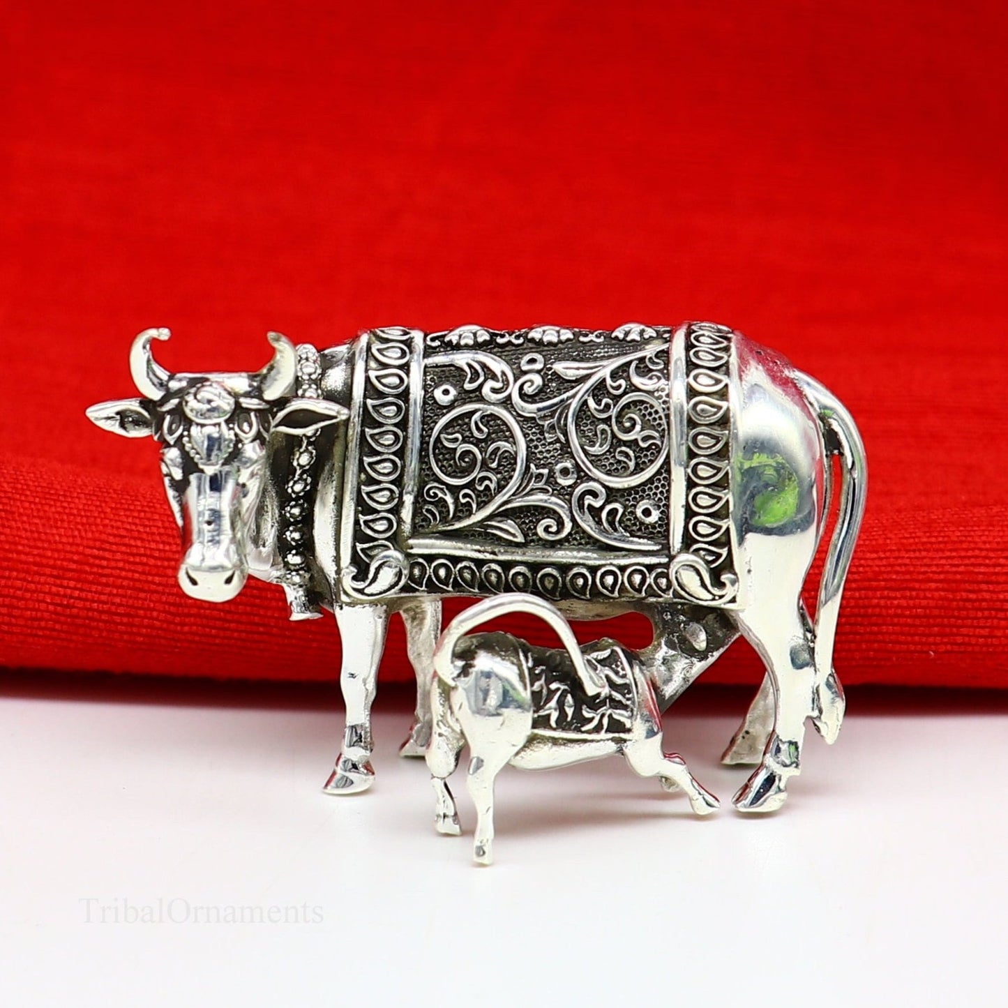 Divine cow with calf 925 sterling silver vintage Nakshi work design Kamdhenu cow, deity's cow, wishing cow, silver worshipping puja art115 - TRIBAL ORNAMENTS