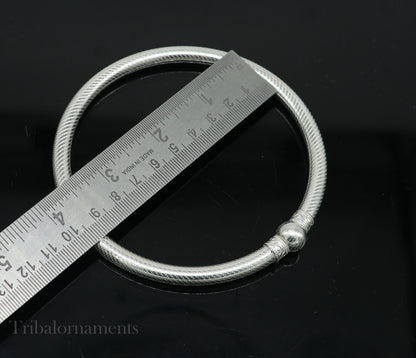 Vintage silver women's foot kada ankle bracelet with hollow tribal design, handcrafted by Tribal Ornaments.