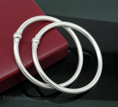 Vintage silver women's tribal foot kada ankle bracelet with hollow design, handcrafted traditional Indian tribal jewelry.