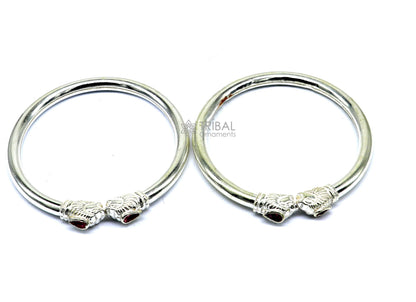 Sterling silver handmade lion face design kada bracelet by TRIBAL ORNAMENTS, lightweight cultural jewelry for men and girls.