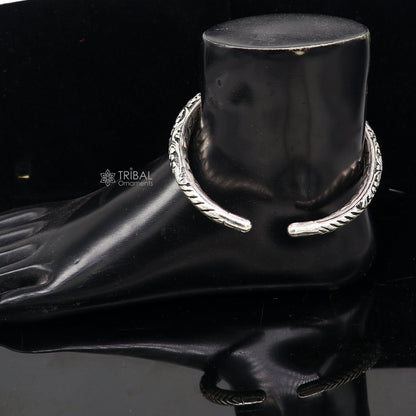 Sterling silver vintage tribal ankle bracelet with antique design, handmade oxidized foot kada from TRIBAL ORNAMENTS.