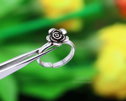 Sterling silver handmade toe ring with a rose flower design, tribal and vintage style, ethnic brides jewelry by TribalOrnaments.